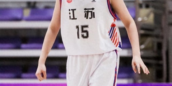 5E对战平台官方下载-抢李月汝妹妹先发席位！1.94米MVP明言将扛起内线 李导赞天赋喜人