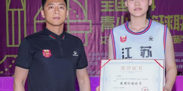5E对战平台官方下载-抢李月汝妹妹先发席位！1.94米MVP明言将扛起内线 李导赞天赋喜人